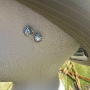 S Beautiful 925 sterling silver 1 Carat  sparkling Moissanite earrings.